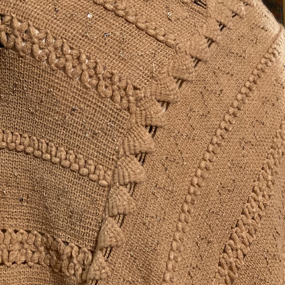 Beautiful Knit Poncho - Picture 5 of 7